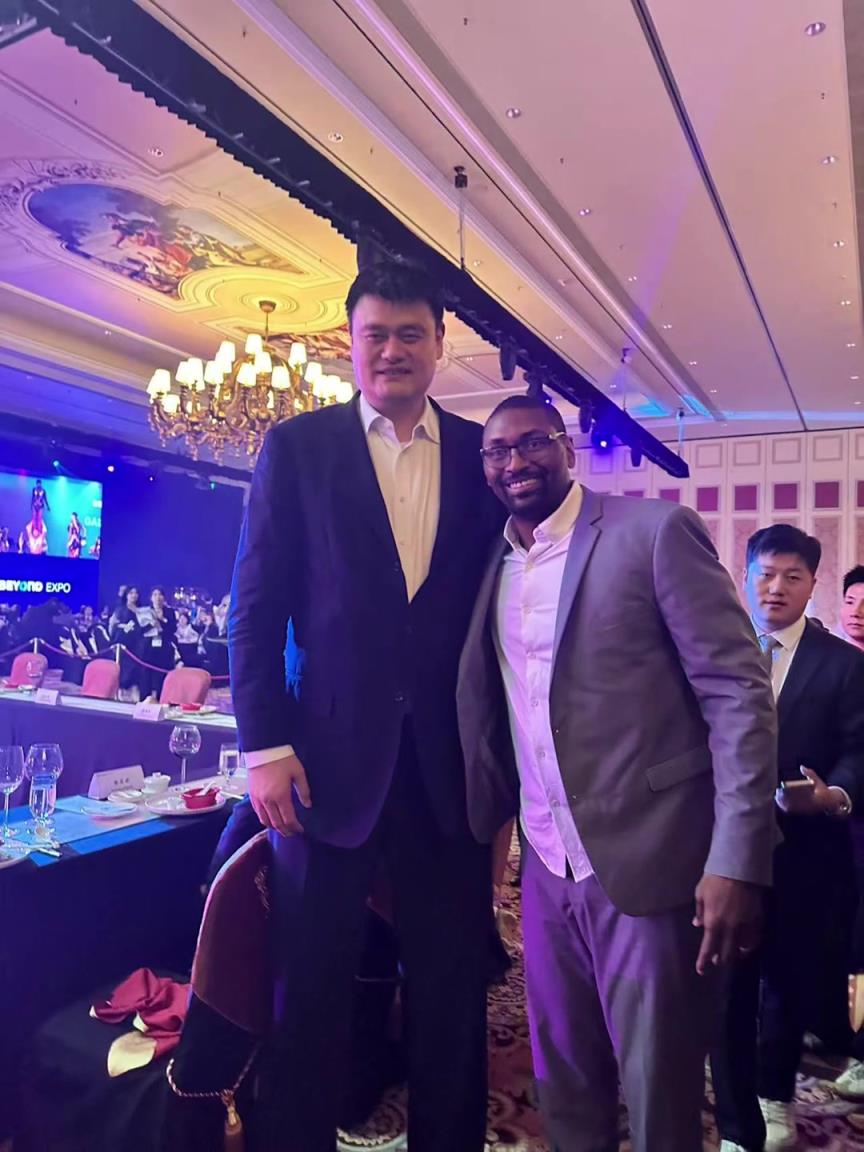 阿泰斯特曬與姚明合照：這是我最喜歡的隊友 姚??！